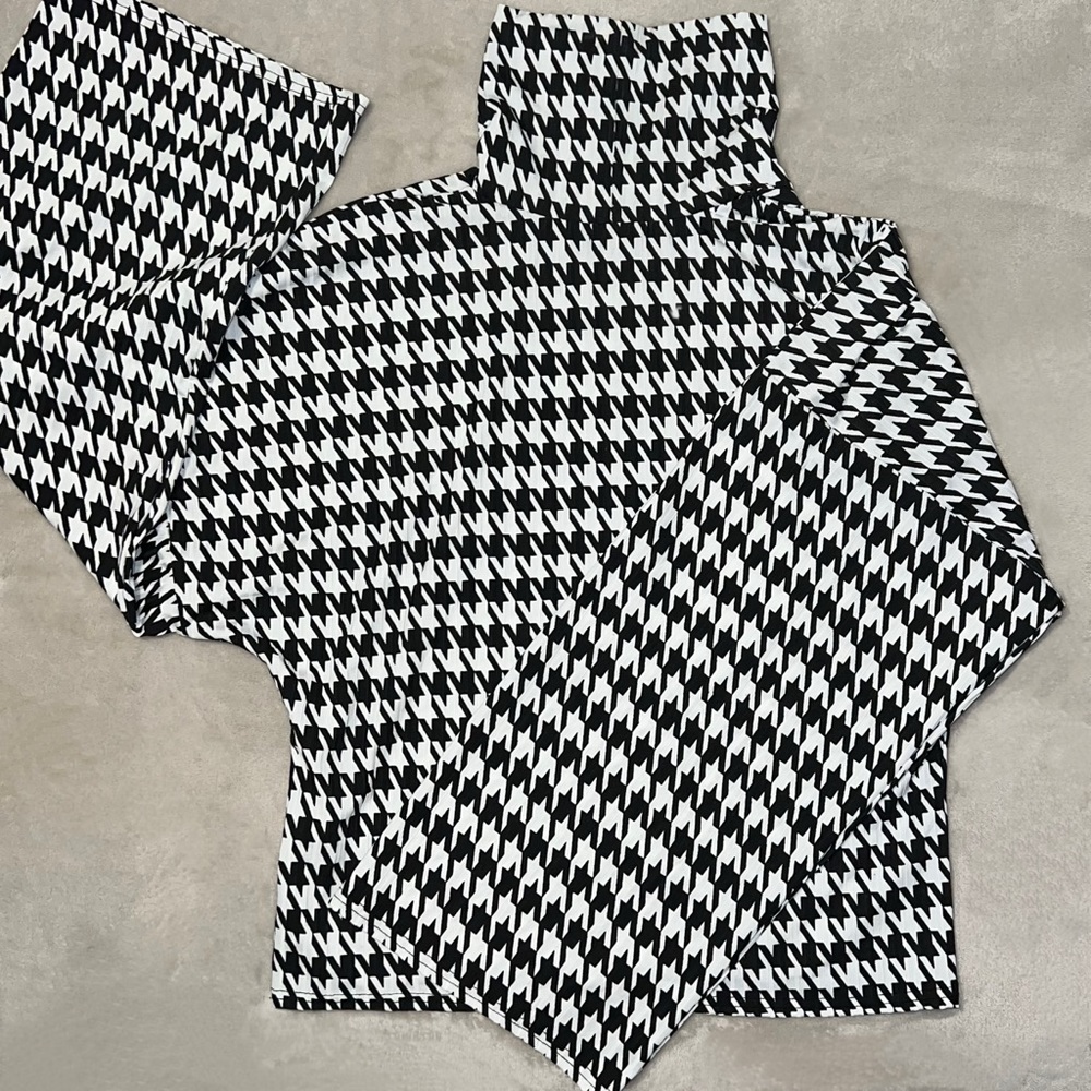 PrettyLittleThing Black and White Houndstooth Top